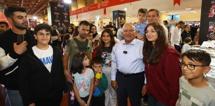 KAYSERİ’NİN REKORLAR KIRAN KİTAP FUARININ 5’İNCİ GÜNÜNDE YARIM MİLYONA YAKIN ZİYARETÇİ