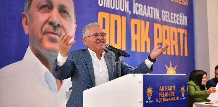 BAŞKAN BÜYÜKKILIÇ’TAN İKİ KONGREDE “HİZMET” VURGUSU