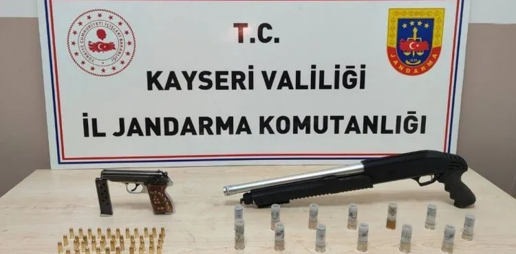 Jandarmadan ruhsatsız silah ve mühimmat ticaretine gözaltı