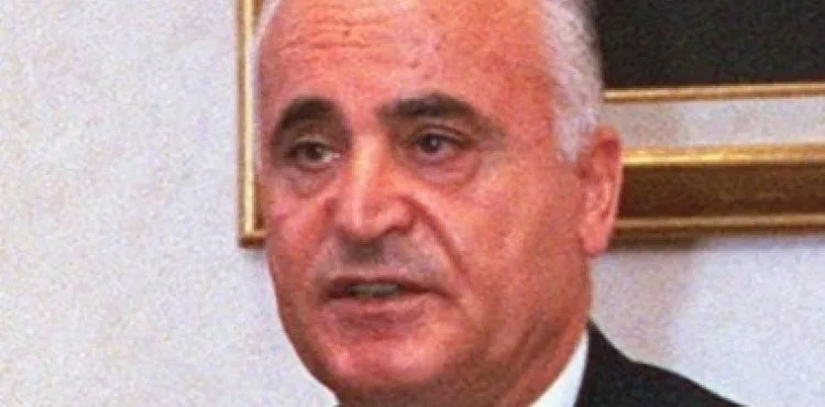 Eski Bakan Sabahattin Çakmakoğlu hayatını kaybetti
