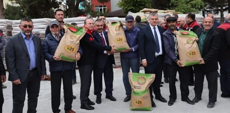 BÜYÜKŞEHİR’DEN DOĞAL AFETLER NEDENİYLE MAĞDUR OLAN 1000 ÇİFTÇİYE 250 TON TOHUM DESTEĞİ