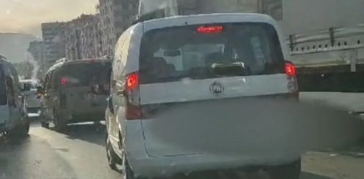 Zincirleme kazada 4 araç çarpıştı
