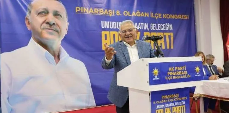 BAŞKAN BÜYÜKKILIÇ, PINARBAŞI KONGRESİ’NDE KONUŞTU: “16 İLÇEMİZİ DE BAĞRIMA BASIYORUM”