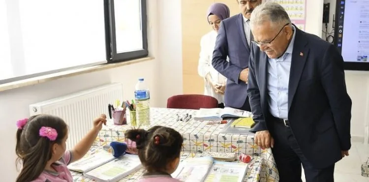 KAYSERİ BÜYÜKŞEHİR’DEN, CUMHURİYET BAYRAMI’NDA İNCESU SARAYCIK’A “EĞİTİM” DESTEĞİ