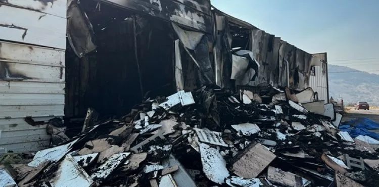 Yanan fabrikadaki zarar, gün ağarınca ortaya çıktı