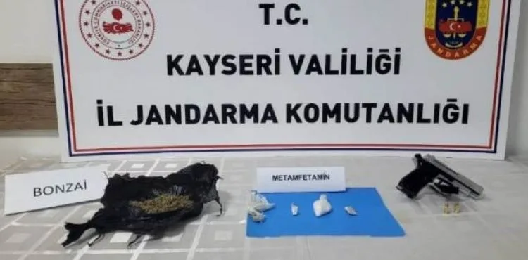 Kayseri'de jandarma operasyonu: uyuşturucu ve silah ele geçirildi