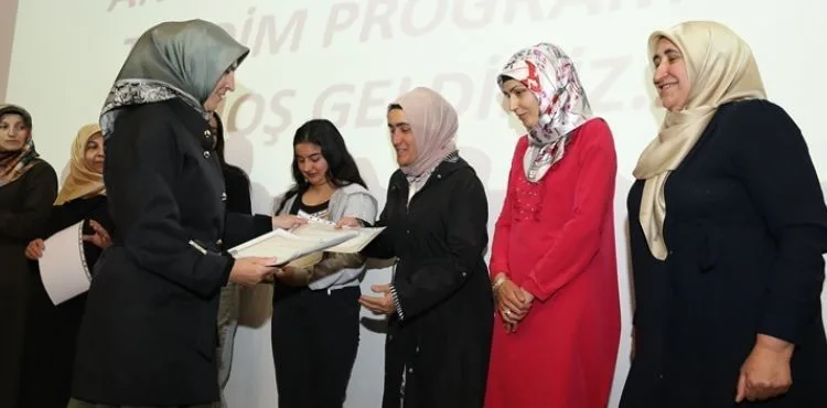 BÜYÜKŞEHİR AİLE AKADEMİSİ’NDE 4 HAFTALIK EĞİTİM TAMAMLANDI