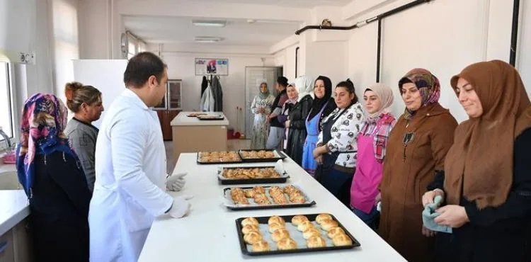 KAYSERİ’NİN İSTİHDAMA AÇILAN KAPISI OLAN KAYMEK’TE KURSİYERLER YETENEKLERİNİ GELİŞTİRİYOR