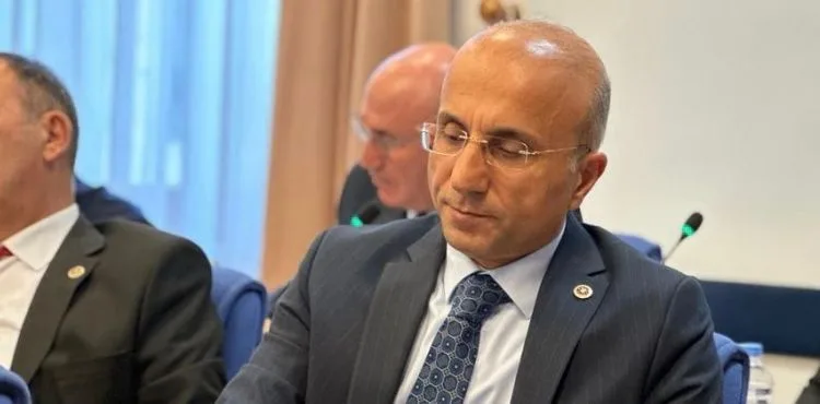 CHP’li Aşkın Genç: KOBİ’lerin borcu 4 trilyon liraya, çiftçinin borcu ise 768 milyar liraya yükseldi. Bu düzenin adı ‘Halka yük, zengine servet’tir