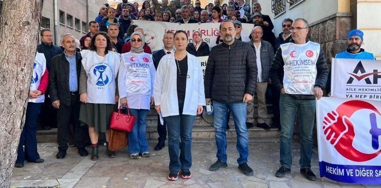 Aile Sağlık Merkezi Çalışanları 3 günlük iş bırakma eylemine başladı