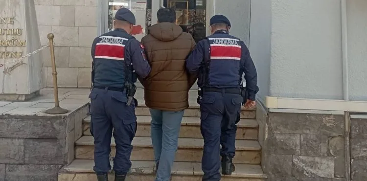 Jandarma ekipleri 4 firariyi yakaladı