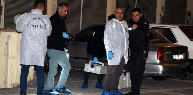 Polislerle bekçiyi bıçakla yaralayan bipolar hastasının öldürülmesinde 3 polise 'meşru müdafaadan' beraat