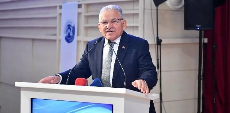 DOKTOR BAŞKAN, ERÜ TIP FAKÜLTESİ'NİN YENİ ÖĞRENCİLERİNE BEYAZ ÖNLÜK GİYDİRDİ