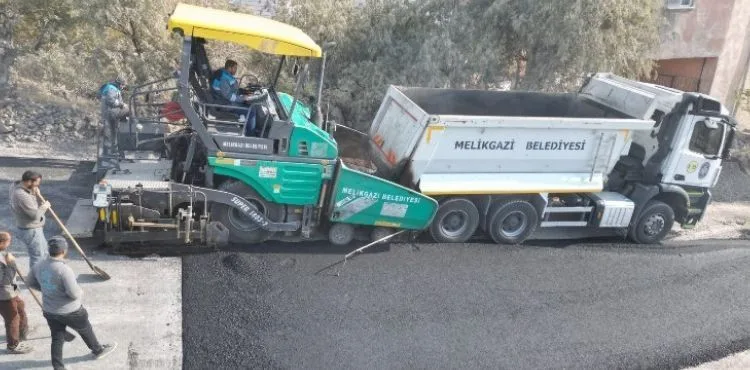 KENTSEL DÖNÜŞÜM İLE YENİLENEN KAZIM KARABEKİR MAHALLESİ, DAHA KONFORLU ULAŞIMA KAVUŞUYOR