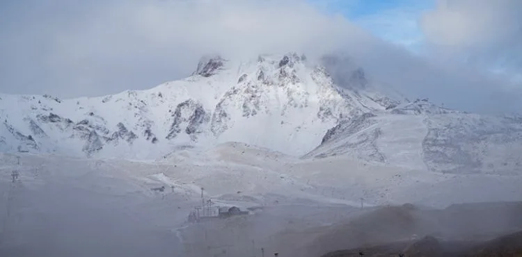 Erciyes Dağı'na kar yağdı