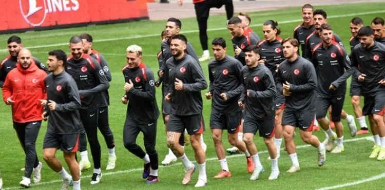 A Milli Futbol Takımı, Karadağ maçı öncesi Kayseri'de idman yaptı