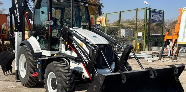 BÜYÜKŞEHİR'İN 500 MİLYON TL'LİK YENİ İŞ MAKİNELERİ GÖRÜCÜYE ÇIKIYOR