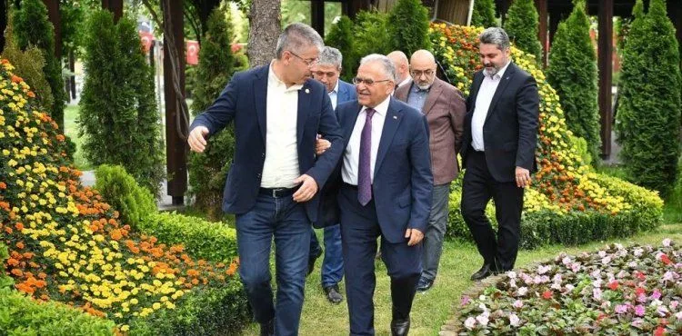 CHP’de isimler değişiyor ama çamur at izi kalsın siyaset anlayışı bir türlü değişmiyor.