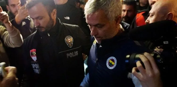 Fenerbahçe kafilesi, Kayseri’de coşkuyla karşılandı