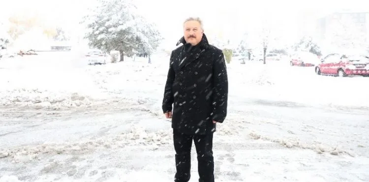 MELİKGAZİ BELEDİYESİ EKİPLERİ KARLA MÜCADELE İÇİN SAHADA