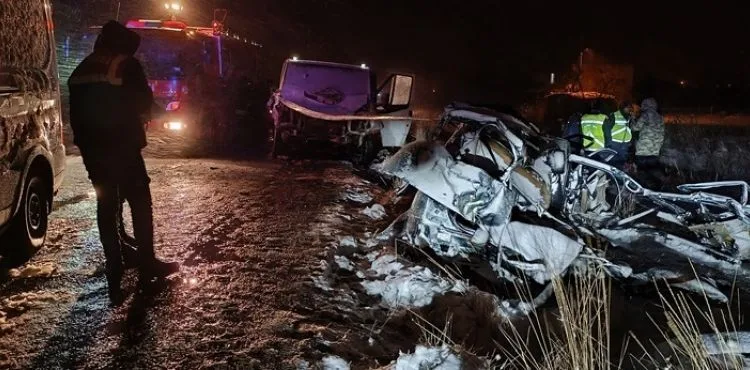 Kayseri'de minibüs ile otomobil çarpıştı; 2 elti öldü, 5 kişi yaralandı