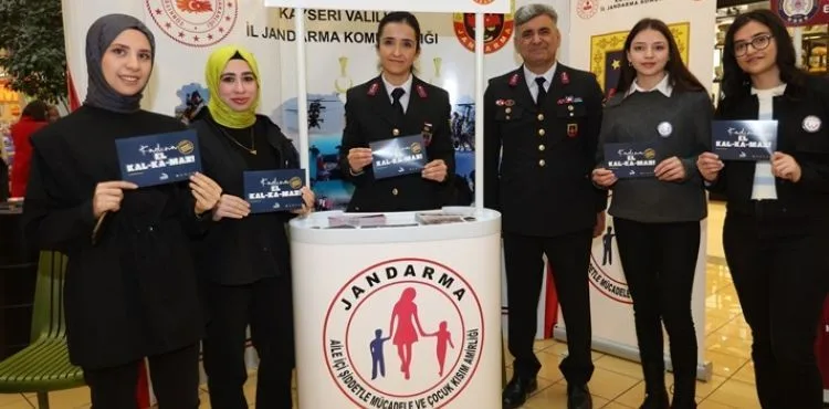 BÜYÜKŞEHİR, AİLE AKADEMİSİ STANDI İLE KADINA ŞİDDETE KARŞI FARKINDALIK OLUŞTURDU
