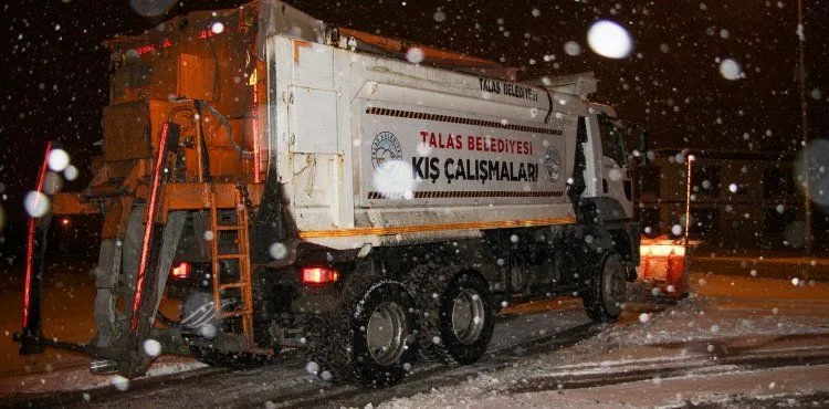 TALAS'TA KIŞ ÇALIŞMALARI ARALIKSIZ SÜRÜYOR