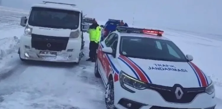 Kayseri'de kardan kapanan 465 mahalle yolundan 230’u açıldı