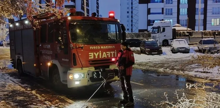BÜYÜKŞEHİR İTFAİYESİ’NDEN “KAR” MESAİSİ