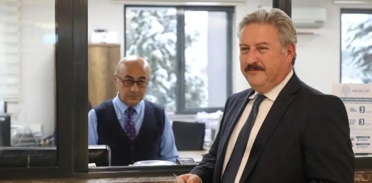 BAŞKAN PALANCIOĞLU, VEZNEDE VERGİSİNİ ÖDEDİ