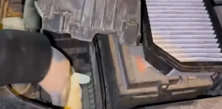 Otomobilin hava filtresinden uyuşturucu çıktı; 2 gözaltı