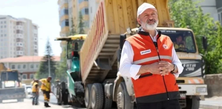 BAŞKAN ÇOLAKBAYRAKDAR, “ASFALTTA DA TARİHİ BİR REKOR KIRMANIN HAKLI GURURUNU YAŞIYORUZ”