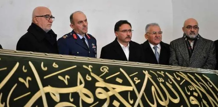 BAŞKAN BÜYÜKKILIÇ, MELİK MUHAMMED GAZİ’Yİ HEM TÜRBESİNDE HEM DE ANMA GECESİNDE YÂD ETTİ