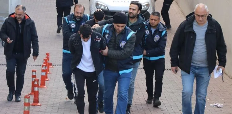 2 kardeşin öldürülmesi davasında tutuklu sanığa haksız tahrik indirimiyle 25 yıl hapis