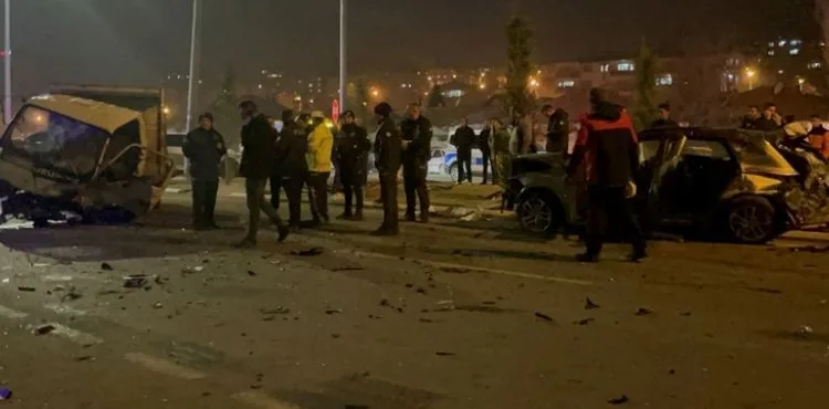 Kayseri'de otomobil ile kamyonet çarpıştı: 6 yaralı
