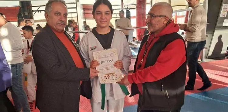 SPORCU FABRİKASI TEKVANDOCULARI KUŞAK TAKTI