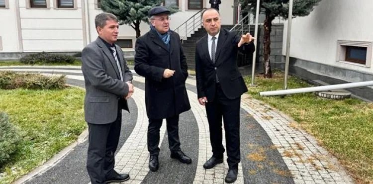 BAŞKAN ÖZDOĞAN’DAN ANLAMLI ZİYARET: "ÇOCUK GÜLERSE DÜNYA GÜLER"