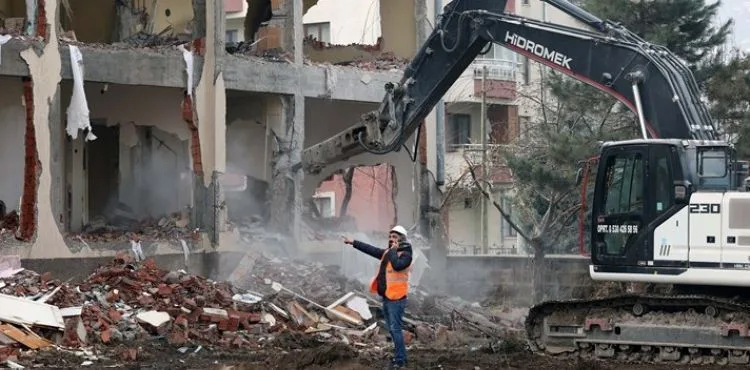 TALAS’TA YAPILAR SESLE YIKILIYOR