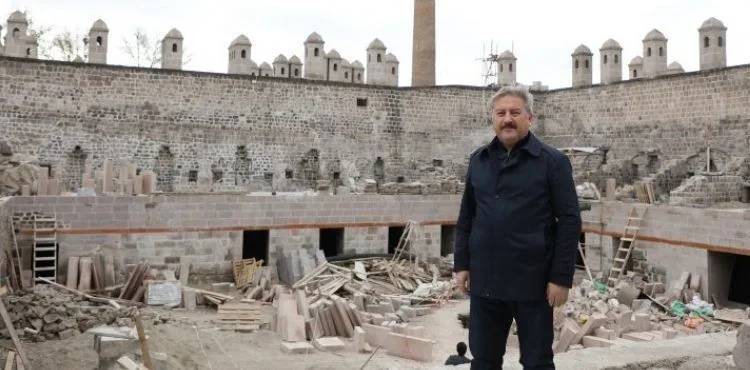 MELİKGAZİ BELEDİYESİ TARİHE IŞIK TUTUYOR