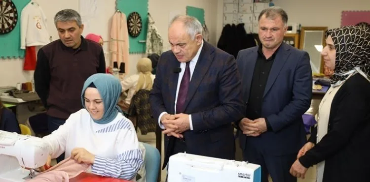 Yahyalı’da Tekstil fabrikası için istihdam garantili kurs açıldı.