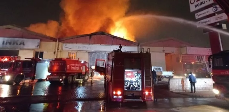 Kayseri Organize Sanayi Bölgesinde boru profil fabrikasında yangın