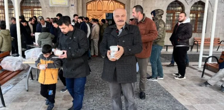 BAŞKAN ÖZDOĞAN: “AİLECE GELDİĞİMİZ BU MANEVİ BULUŞMALAR BİRLİĞİMİZİ PEKİŞTİRİYOR”