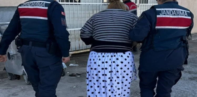 Jandarmayı görünce kaçmak için balkondan atlayan firari hükümlü yaralandı
