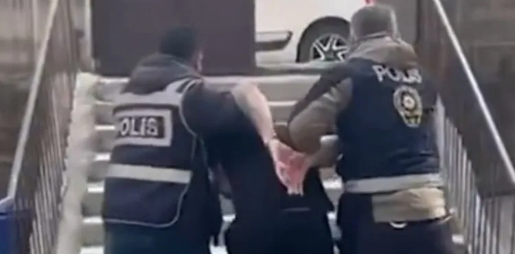 13 yıl hapisle aranan hükümlü, mutfak dolabında yakalandı