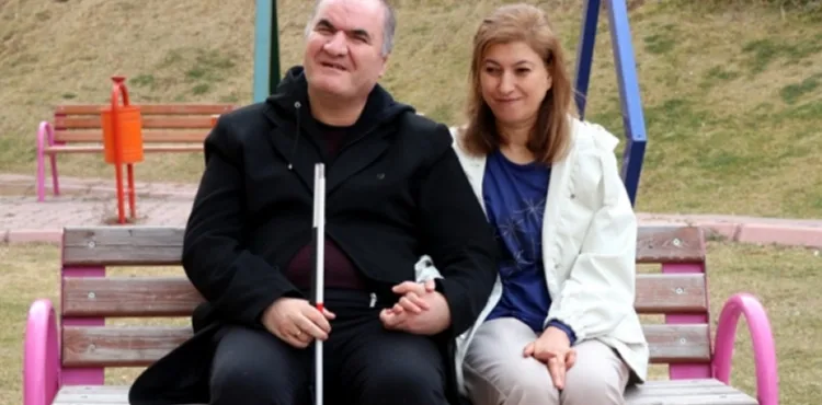 Birbirinin sesinden etkilenen görme engelli çift, 1,5 yıl sonra evlendi