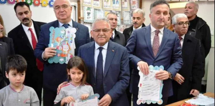 BÜYÜKKILIÇ, AKAR VE ÇİÇEK, ÖĞRENCİLERİN KARNE HEYECANINI PAYLAŞTI