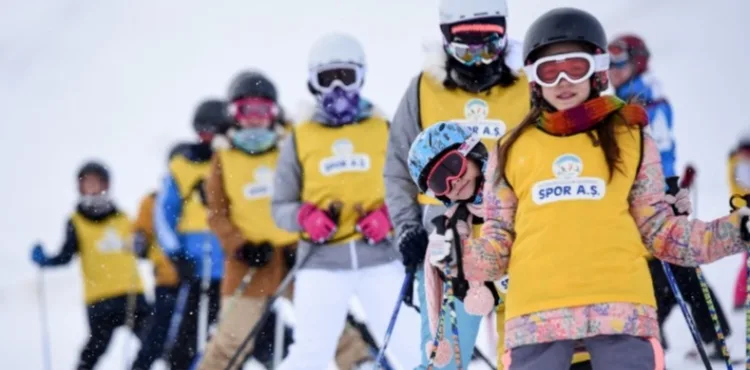BÜYÜKŞEHİR’İN ERCİYES KAYAK OKULU’NDA SÖMESTİR DÖNEMİ KAYAK VE SNOWBOARD EĞİTİMLERİ BAŞLADI