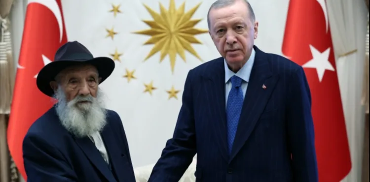 Cumhurbaşkanı Erdoğan, Alevi dedesi Uğurlu'yu kabul etti