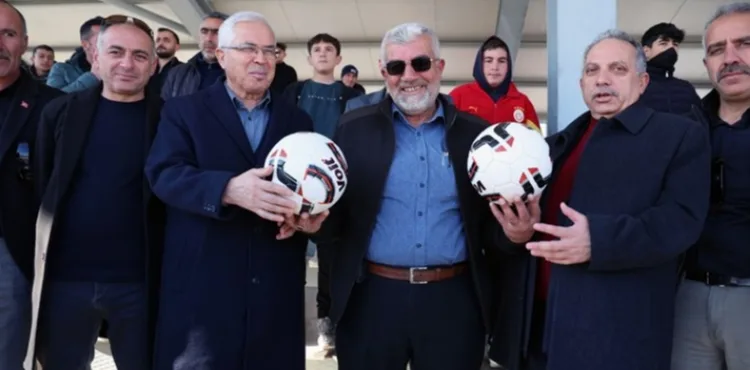 BAŞKAN YALÇIN VE KAYMAKAM DÖNMEZ'DEN KEPEZ TURNUVASINA DESTEK