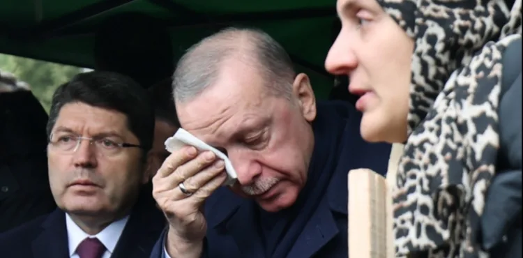 Cumhurbaşkanı Erdoğan, otel yangınında ölen ailenin cenazesine katıldı